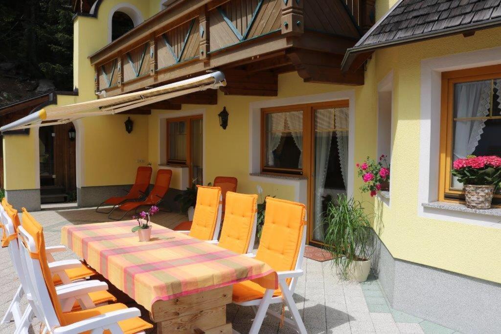 Landhaus Katharina Bis 12 Personen Mit Saunachalet Und Blick Auf Die Bergwelt Des Zillertals Hippach Esterno foto