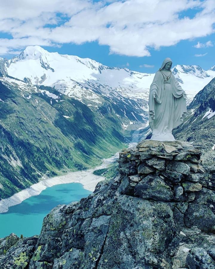 Landhaus Katharina Bis 12 Personen Mit Saunachalet Und Blick Auf Die Bergwelt Des Zillertals Hippach Esterno foto