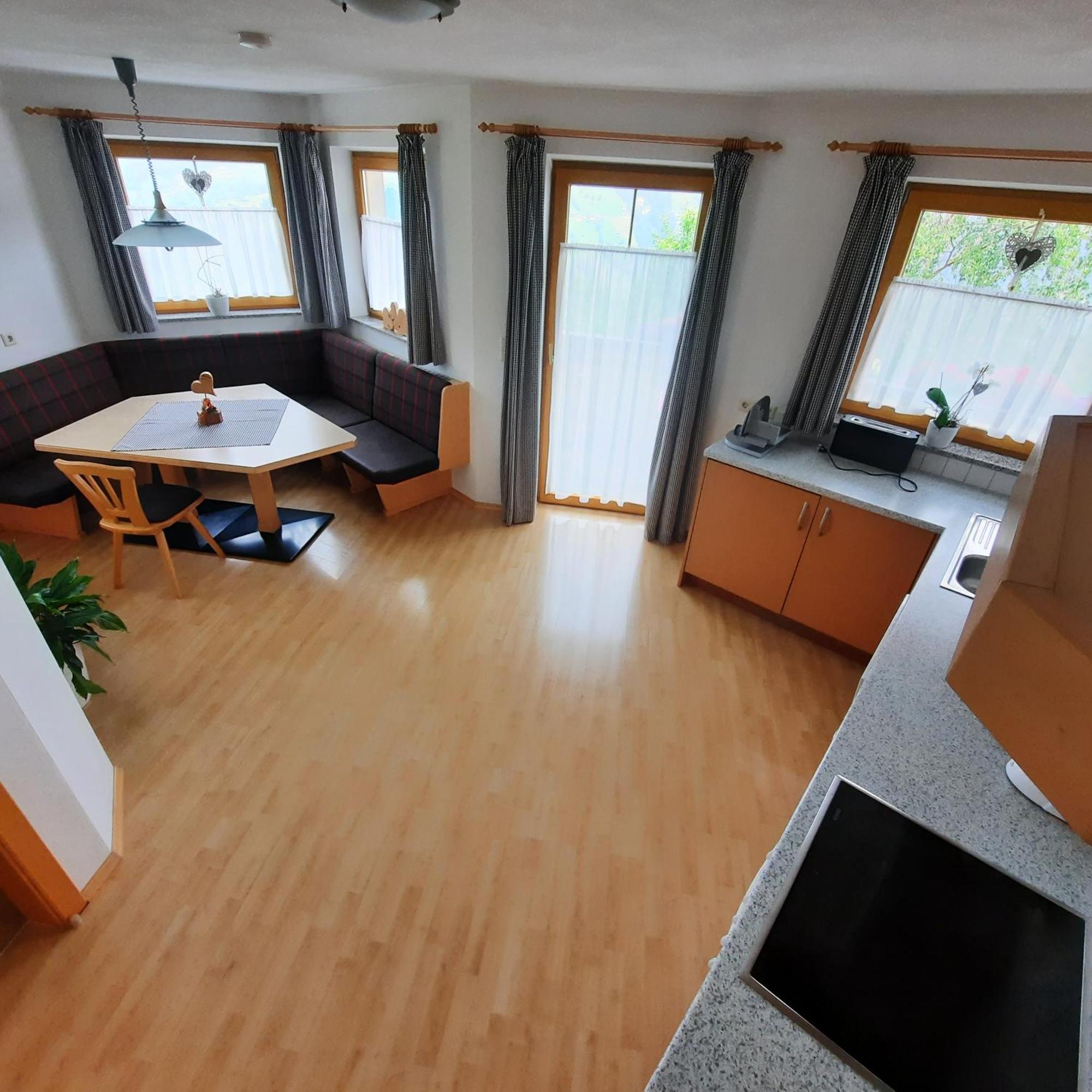 Landhaus Katharina Bis 12 Personen Mit Saunachalet Und Blick Auf Die Bergwelt Des Zillertals Hippach Esterno foto